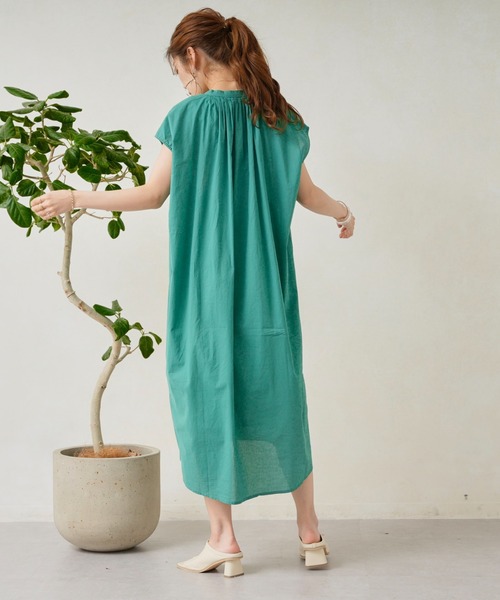 Chez toi（シェトワ）の「キーネックギャザースモックワンピース（ワンピース・レディース・オフホワイト/ブラック/グリーン/イエロー・FREE）」の5枚目の写真