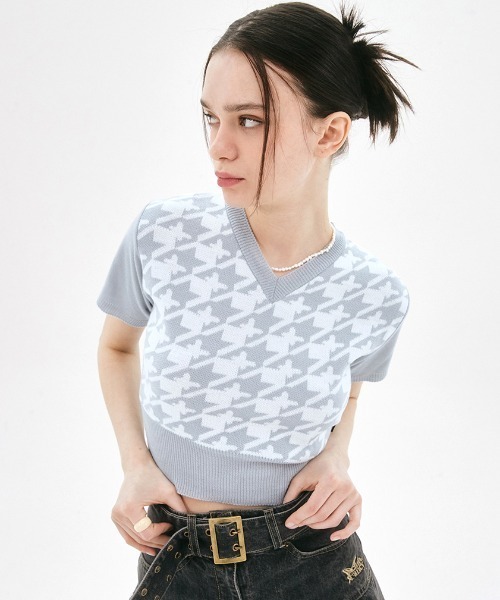 FANCY CLUB（ファンシークラブ）の「A'GEM/9 × .kom『 FANCY CLUB/ファンシークラブ』HOUND TOOTH CHECK CROP KNIT TEE/ハウンドトゥース チェック柄 クロップド丈 ニット半袖Tシャツ（ニット/セーター・レディース・ブラック/ライトブルー・FREE）」の2枚目の写真