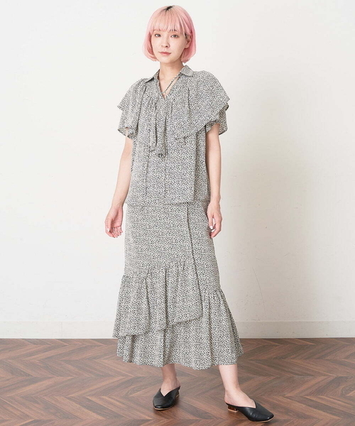 A de a.v.v（アードアー・ヴェ・ヴェ）の「マーメイドアシンメトリー柄スカート（スカート・レディース・ホワイト/オレンジ・38/36）」の9枚目の写真