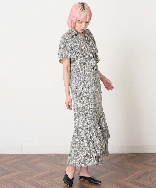 A de a.v.v（アードアー・ヴェ・ヴェ）の「マーメイドアシンメトリー柄スカート（スカート・レディース・ホワイト/オレンジ・38/36）」の3枚目の写真