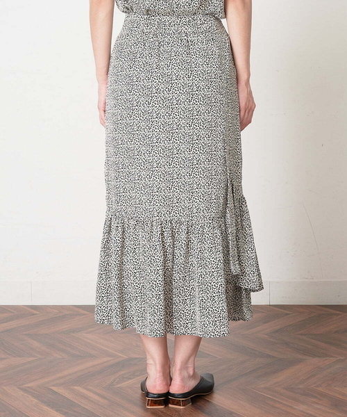 A de a.v.v（アードアー・ヴェ・ヴェ）の「マーメイドアシンメトリー柄スカート（スカート・レディース・ホワイト/オレンジ・38/36）」の11枚目の写真