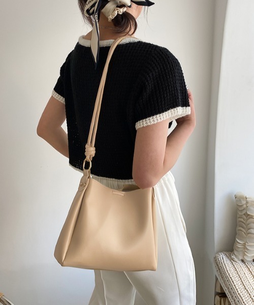 mebole(メボレ)の「ループショルダーバッグ(ショルダーバッグ・レディース・ホワイト/ブラック/ベージュ/ブラウン・FREE)」の15枚目の写真