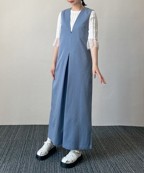 SAISON DE PAPILLON(セゾンドパピヨン)の「ディープVネックサロペット(サロペット/オーバーオール・レディース・ブラック/ピンク/ブルー・S/M/L)」の5枚目の写真