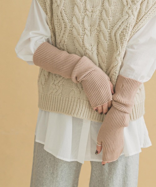 ITEMS URBANRESEARCH(アイテムズ アーバンリサーチ)の「リブニットアームウォーマー(アームカバー・レディース・アイボリー/レッド/ベージュ・ONE)」の1枚目の写真