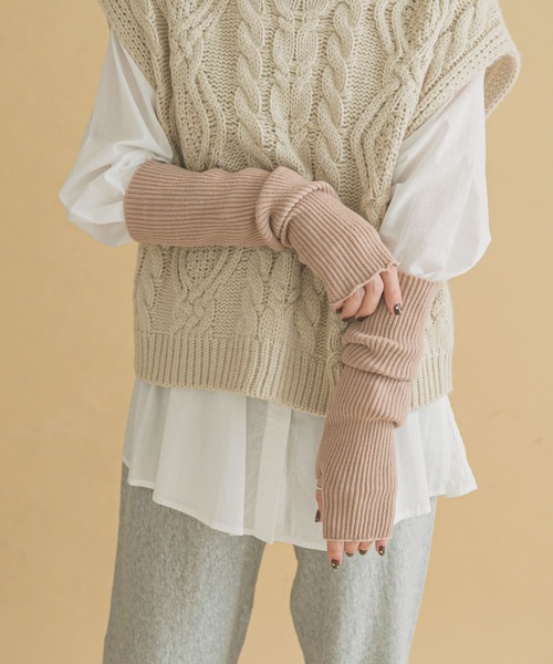 ITEMS URBANRESEARCH(アイテムズ アーバンリサーチ)の「リブニットアームウォーマー(アームカバー・レディース・アイボリー/レッド/ベージュ・ONE)」の4枚目の写真