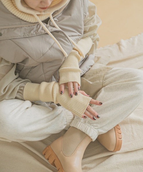 ITEMS URBANRESEARCH(アイテムズ アーバンリサーチ)の「リブニットアームウォーマー(アームカバー・レディース・アイボリー/レッド/ベージュ・ONE)」の7枚目の写真