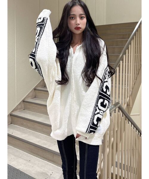 GYDA（ジェイダ）の「SYMMETRY GYDA LINE モールヤーンニットパーカー（カーディガン/ボレロ・レディース・オフホワイト/ブラック・FREE）」の11枚目の写真