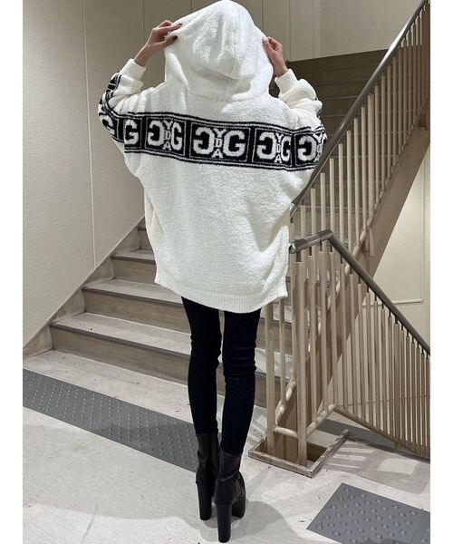 GYDA（ジェイダ）の「SYMMETRY GYDA LINE モールヤーンニットパーカー（カーディガン/ボレロ・レディース・オフホワイト/ブラック・FREE）」の6枚目の写真