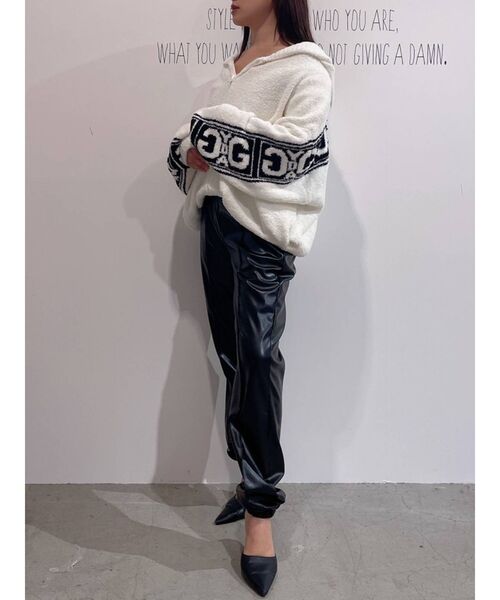 GYDA（ジェイダ）の「SYMMETRY GYDA LINE モールヤーンニットパーカー（カーディガン/ボレロ・レディース・オフホワイト/ブラック・FREE）」の15枚目の写真