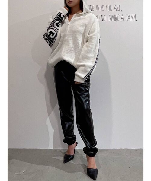 GYDA（ジェイダ）の「SYMMETRY GYDA LINE モールヤーンニットパーカー（カーディガン/ボレロ・レディース・オフホワイト/ブラック・FREE）」の16枚目の写真