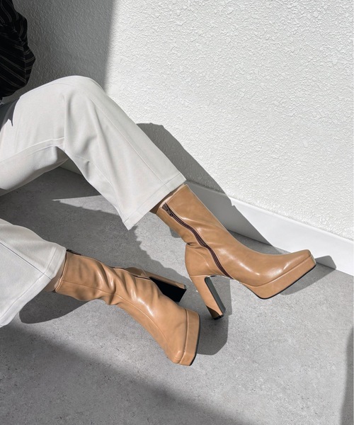 MAMIAN(マミアン)の「プラットフォーム ショートブーツ (10.5cmヒール)(ブーツ・レディース・ブラック/ベージュ・S/M/L)」の18枚目の写真