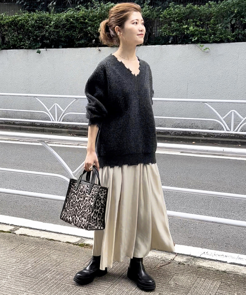 Spick & Span（スピックアンドスパン）の「ヴィンテージVネックニット（ニット/セーター・レディース・チャコールグレー/ベージュ・FREE）」の3枚目の写真