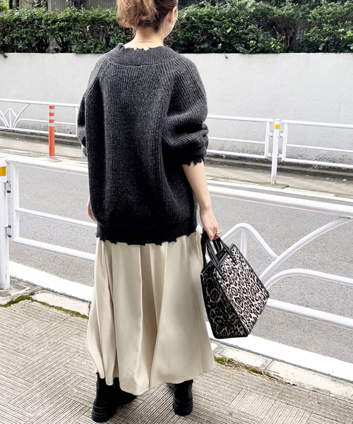 Spick & Span（スピックアンドスパン）の「ヴィンテージVネックニット（ニット/セーター・レディース・チャコールグレー/ベージュ・FREE）」の6枚目の写真