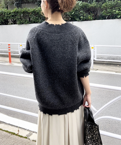 Spick & Span（スピックアンドスパン）の「ヴィンテージVネックニット（ニット/セーター・レディース・チャコールグレー/ベージュ・FREE）」の7枚目の写真