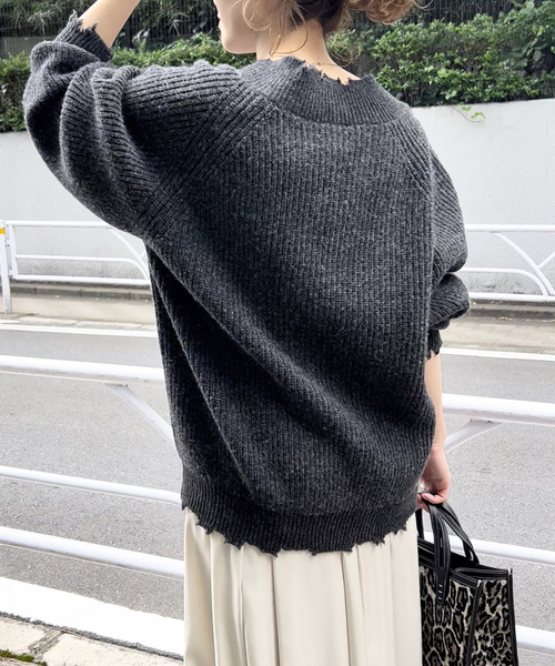 Spick & Span（スピックアンドスパン）の「ヴィンテージVネックニット（ニット/セーター・レディース・チャコールグレー/ベージュ・FREE）」の10枚目の写真