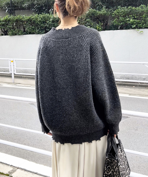 Spick & Span（スピックアンドスパン）の「ヴィンテージVネックニット（ニット/セーター・レディース・チャコールグレー/ベージュ・FREE）」の11枚目の写真