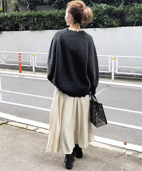 Spick & Span（スピックアンドスパン）の「ヴィンテージVネックニット（ニット/セーター・レディース・チャコールグレー/ベージュ・FREE）」の12枚目の写真