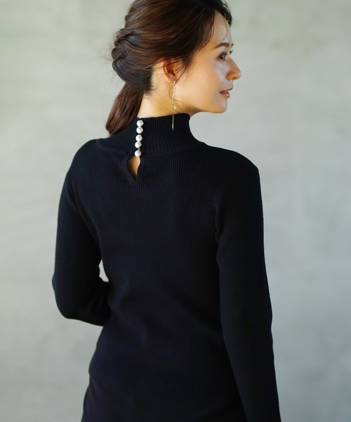 ENNEA(エンネア)の「【2022AWプレオーダー】手洗いできる♪MOCHIMODAバックパールハイネックもっちりリブニット(ニット/セーター・レディース・テラコッタ/キャメル/ブラック/アイボリー・M)」の3枚目の写真