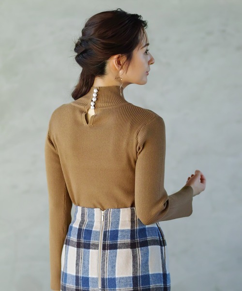 ENNEA(エンネア)の「【2022AWプレオーダー】手洗いできる♪MOCHIMODAバックパールハイネックもっちりリブニット(ニット/セーター・レディース・テラコッタ/キャメル/ブラック/アイボリー・M)」の14枚目の写真