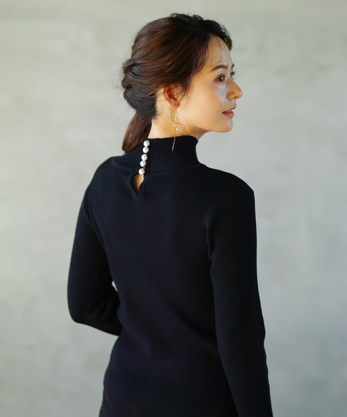 ENNEA(エンネア)の「【2022AWプレオーダー】手洗いできる♪MOCHIMODAバックパールハイネックもっちりリブニット(ニット/セーター・レディース・テラコッタ/キャメル/ブラック/アイボリー・M)」の13枚目の写真