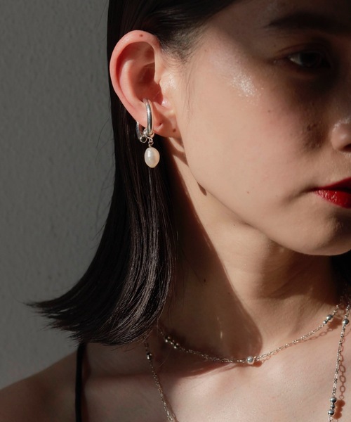 loni（ロニ）の「【金属アレルギー対応】Bud 2way pearl ear cuff ring （2WAYパールイヤーカフ・リング）片耳用（リング・レディース・シルバー/ゴールド・FREE）」の5枚目の写真