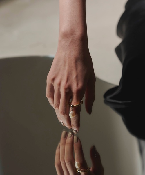 loni（ロニ）の「【金属アレルギー対応】Bud 2way pearl ear cuff ring （2WAYパールイヤーカフ・リング）片耳用（リング・レディース・シルバー/ゴールド・FREE）」の13枚目の写真