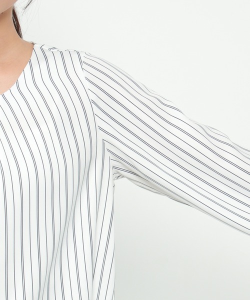 IKKA LOUNGE(イッカラウンジ)の「チャーム付きブラウス(シャツ/ブラウス・レディース・その他1/オフホワイト・S/M/L/XL)」の12枚目の写真
