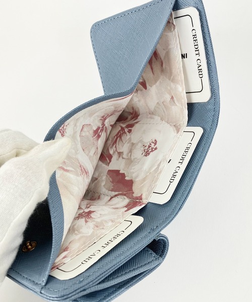 dazzlin（ダズリン）の「dazzlin/ダズリン　サフィアーノ フラワー柄プリント三つ折りミニウォレット（財布・レディース・ベージュ系その他/ブルー系その他/アイボリー/ピンク系その他/ブラック・FREE）」の9枚目の写真