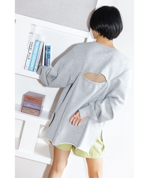 WoM(ワム)の「BACK OPEN SWEAT(スウェット・レディース・スミクロ/オフホワイト/グレー/ライトブルー・FREE)」の6枚目の写真