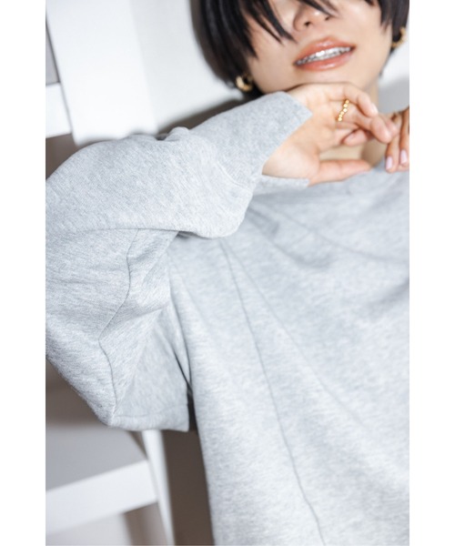 WoM(ワム)の「BACK OPEN SWEAT(スウェット・レディース・スミクロ/オフホワイト/グレー/ライトブルー・FREE)」の8枚目の写真