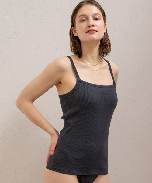 bijorie(ビジュリィ)の「【bijorie】カップ付きリブスクエアキャミ/NEW BASIC series 23SS(タンクトップ・レディース・レッド/オフホワイト/チャコール・MEDIUM/LARGE/LG)」の3枚目の写真