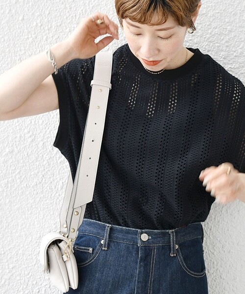 SHIPS any(シップス エニィ)の「SHIPS any:〈洗濯機可能〉アイレット クルーネック TEE(Tシャツ/カットソー・レディース・ホワイト/ブラック/イエロー・ONE SIZE)」の2枚目の写真