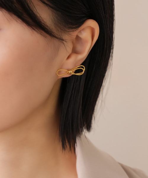 IAMUSE(アイアミューズ)の「金属アレルギー対応 ワイヤーリボンモチーフピアス S0991【IAMUSE】(ピアス(両耳用)・レディース・ゴールド/シルバー・FREE)」の7枚目の写真
