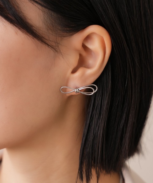 IAMUSE(アイアミューズ)の「金属アレルギー対応 ワイヤーリボンモチーフピアス S0991【IAMUSE】(ピアス(両耳用)・レディース・ゴールド/シルバー・FREE)」の10枚目の写真