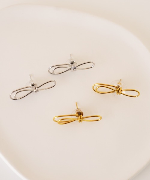 IAMUSE(アイアミューズ)の「金属アレルギー対応 ワイヤーリボンモチーフピアス S0991【IAMUSE】(ピアス(両耳用)・レディース・ゴールド/シルバー・FREE)」の14枚目の写真