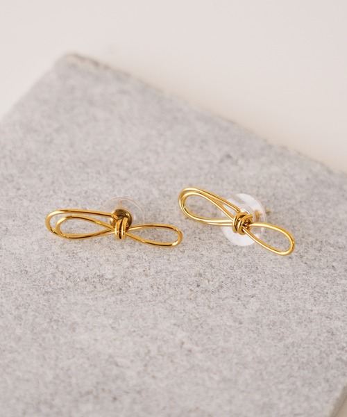 IAMUSE(アイアミューズ)の「金属アレルギー対応 ワイヤーリボンモチーフピアス S0991【IAMUSE】(ピアス(両耳用)・レディース・ゴールド/シルバー・FREE)」の15枚目の写真