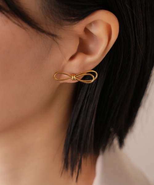 IAMUSE(アイアミューズ)の「金属アレルギー対応 ワイヤーリボンモチーフピアス S0991【IAMUSE】(ピアス(両耳用)・レディース・ゴールド/シルバー・FREE)」の5枚目の写真