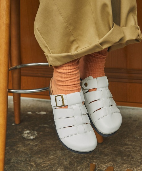 MONO-MART LADY'S（モノマートレディース）の「ベルトストラップコンフォートグルカサンダル（サンダル・レディース・ブラウン/ベージュ/ホワイト/ブラック・S/M/L/LL）」の16枚目の写真