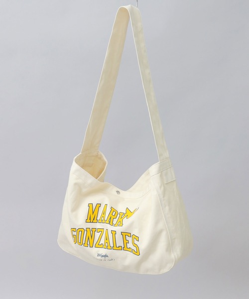 （What it isNt）ART BY MARKGONZALES（ワットイットイズント）の「キャンバス ニュースペーパーバッグ（ショルダーバッグ・メンズ・ホワイト系その他2/ホワイト系その他/ホワイト系その他3・FREE）」の9枚目の写真