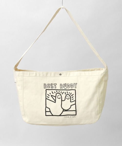 （What it isNt）ART BY MARKGONZALES（ワットイットイズント）の「キャンバス ニュースペーパーバッグ（ショルダーバッグ・メンズ・ホワイト系その他2/ホワイト系その他/ホワイト系その他3・FREE）」の4枚目の写真