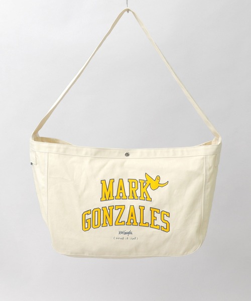 （What it isNt）ART BY MARKGONZALES（ワットイットイズント）の「キャンバス ニュースペーパーバッグ（ショルダーバッグ・メンズ・ホワイト系その他2/ホワイト系その他/ホワイト系その他3・FREE）」の5枚目の写真