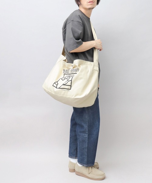 （What it isNt）ART BY MARKGONZALES（ワットイットイズント）の「キャンバス ニュースペーパーバッグ（ショルダーバッグ・メンズ・ホワイト系その他2/ホワイト系その他/ホワイト系その他3・FREE）」の10枚目の写真