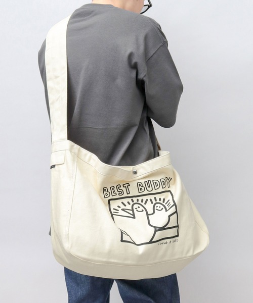 （What it isNt）ART BY MARKGONZALES（ワットイットイズント）の「キャンバス ニュースペーパーバッグ（ショルダーバッグ・メンズ・ホワイト系その他2/ホワイト系その他/ホワイト系その他3・FREE）」の7枚目の写真