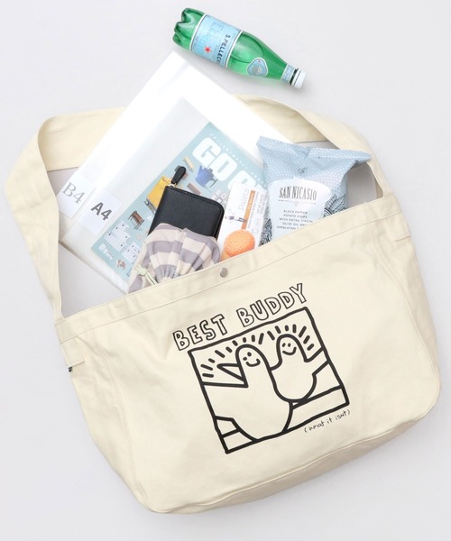 （What it isNt）ART BY MARKGONZALES（ワットイットイズント）の「キャンバス ニュースペーパーバッグ（ショルダーバッグ・メンズ・ホワイト系その他2/ホワイト系その他/ホワイト系その他3・FREE）」の21枚目の写真