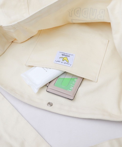 （What it isNt）ART BY MARKGONZALES（ワットイットイズント）の「キャンバス ニュースペーパーバッグ（ショルダーバッグ・メンズ・ホワイト系その他2/ホワイト系その他/ホワイト系その他3・FREE）」の20枚目の写真