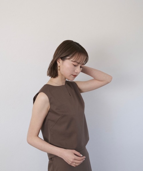 Reurie'(レウリィ)の「バッククロスベスト / original back cross vest ベスト ジレ バックオープン 背中開き グレー アイボリー ブラック(ベスト・レディース・ブラック/グレー/アイボリー/ブラウン・FREE)」の13枚目の写真