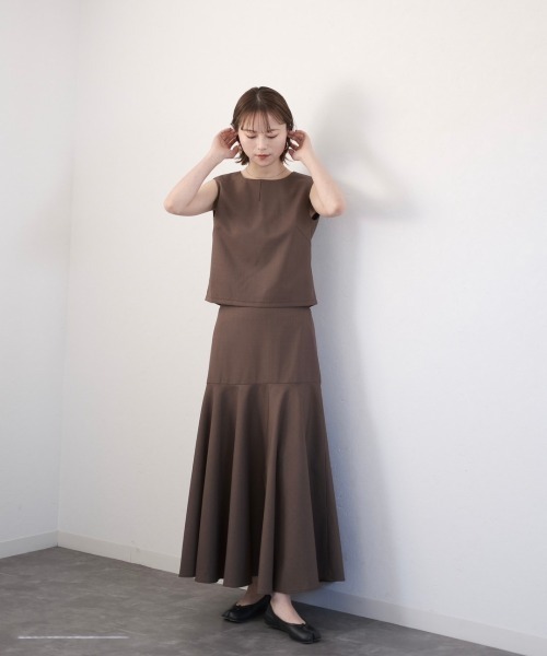Reurie'(レウリィ)の「バッククロスベスト / original back cross vest ベスト ジレ バックオープン 背中開き グレー アイボリー ブラック(ベスト・レディース・ブラック/グレー/アイボリー/ブラウン・FREE)」の17枚目の写真