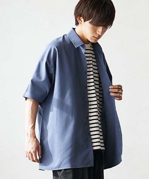 MinoriTY(マイノリティ)の「【MinoriTY】レギュラーカラーロング半袖シャツ ロング丈 メンズ 無地 秋服 夏服 オーバーサイズ ルーズシルエット(シャツ/ブラウス・メンズ・ブラック/ベージュ/ブルー/カーキ・M/L)」の4枚目の写真