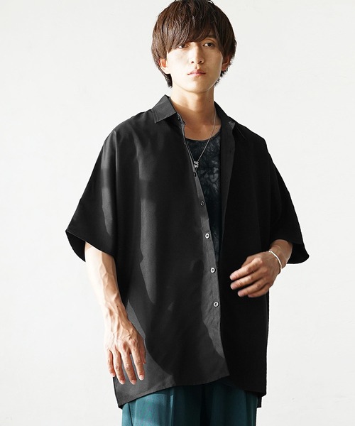 MinoriTY(マイノリティ)の「【MinoriTY】レギュラーカラーロング半袖シャツ ロング丈 メンズ 無地 秋服 夏服 オーバーサイズ ルーズシルエット(シャツ/ブラウス・メンズ・ブラック/ベージュ/ブルー/カーキ・M/L)」の2枚目の写真