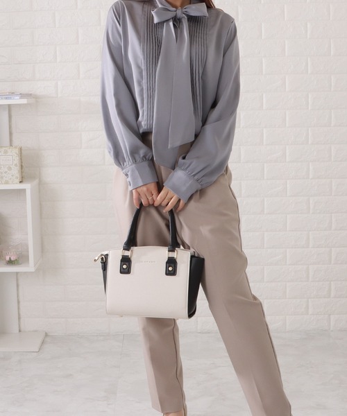 Lace Ladies(レースレディース)の「ボウタイ付きとろみピンタックブラウス(シャツ/ブラウス・レディース・ネイビー/ブラック/グレイッシュベージュ/グレー・S/FREE)」の9枚目の写真